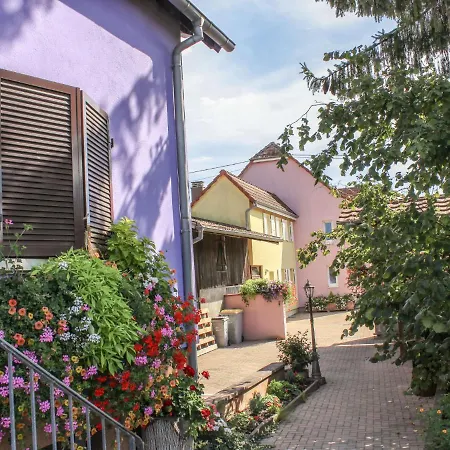 Jaune Et Rose-4 By Interhome アパート