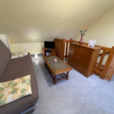 Jaune Et Rose-4 By Interhome アパート *