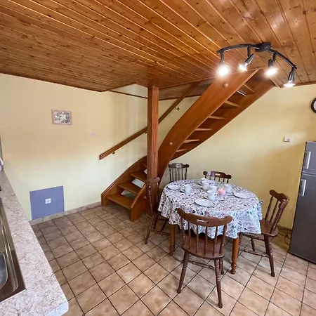 Jaune Et Rose-4 By Interhome アパート