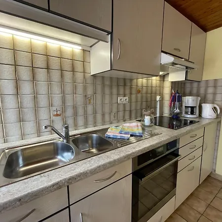 Jaune Et Rose-4 By Interhome アパート