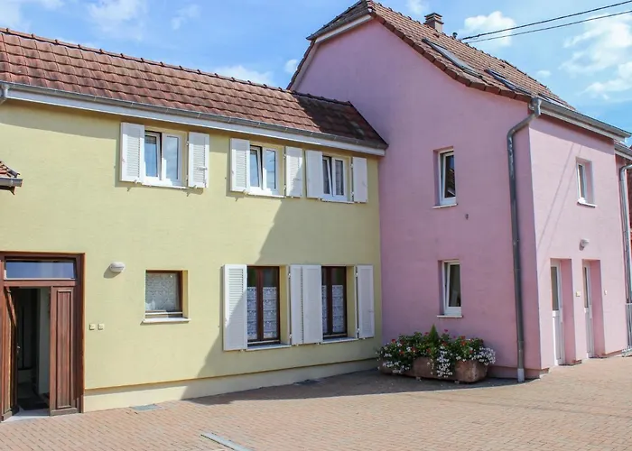 Jaune Et Rose-4 By Interhome Apartament